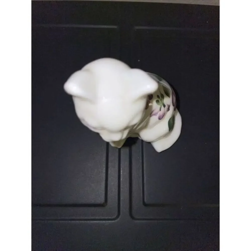 Fenton Art Glass‎ White floral sitting Cat Hand Painted Kitten signed